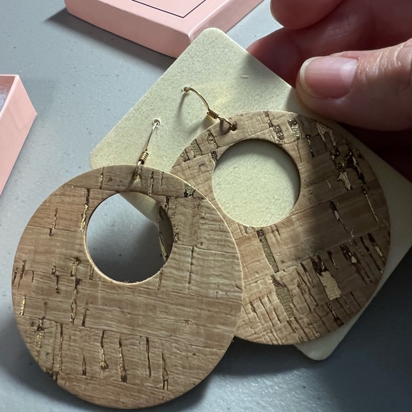 BNIB Nickel and Suede Medium Gold Cork Novas…NLA - Picture 1 of 4